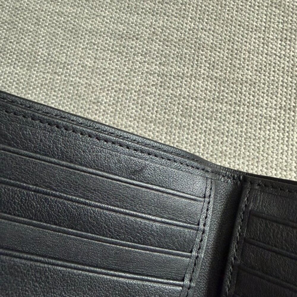 Gucci Leather Bifold - Picture 7 of 8